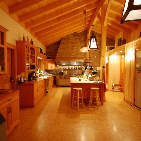 Bear Claw Lodge Kispiox Exteriör bild