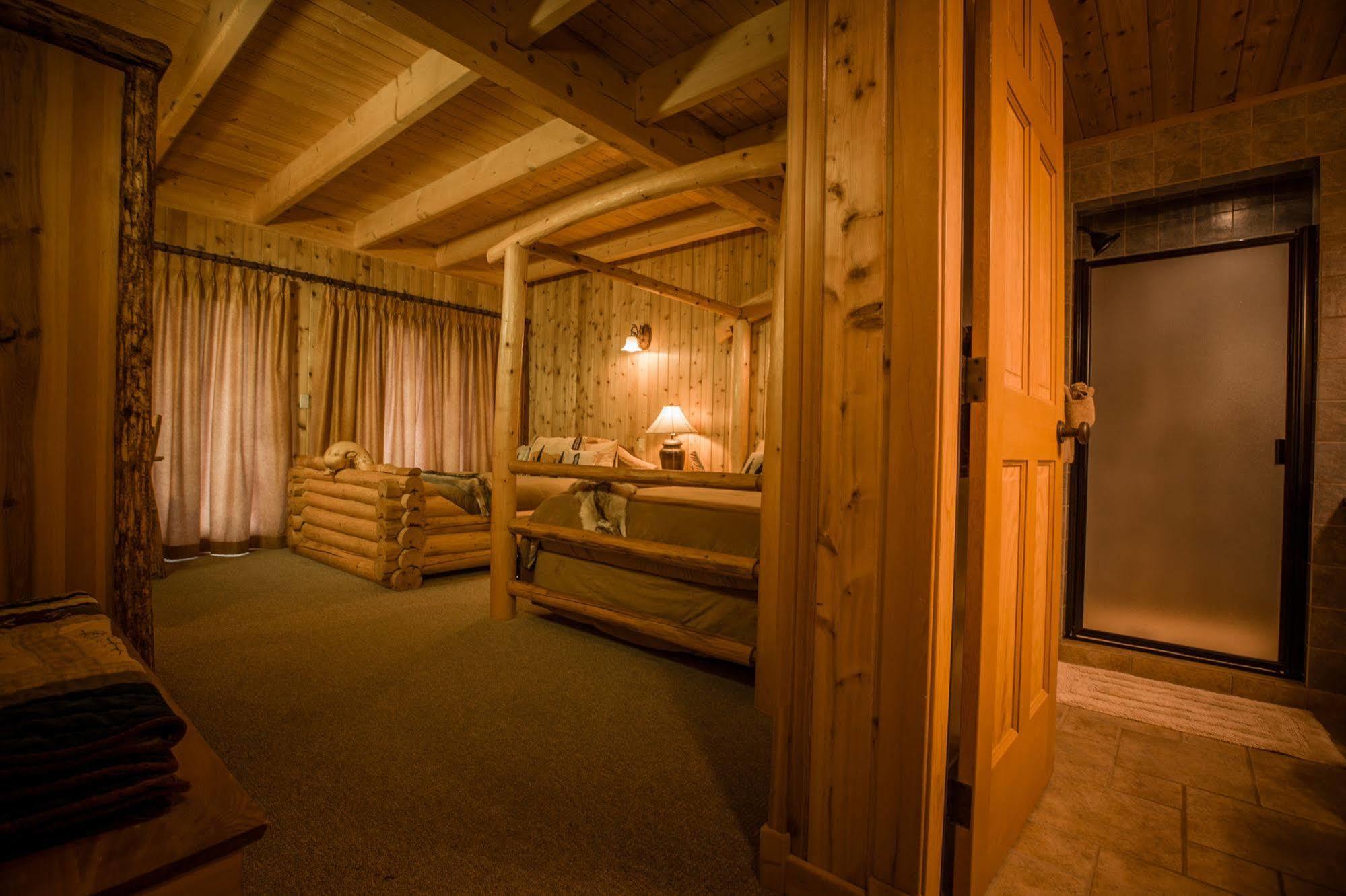 Bear Claw Lodge Kispiox Exteriör bild